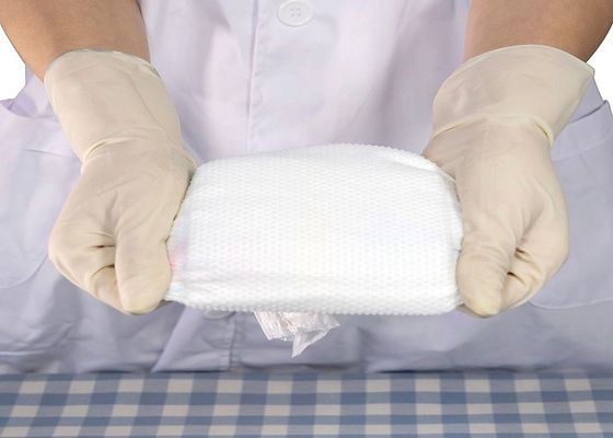 Perforowana warstwa wierzchnia Miękka pielucha dla niemowląt Mocne magiczne taśmy Zatwierdzone przez ISO